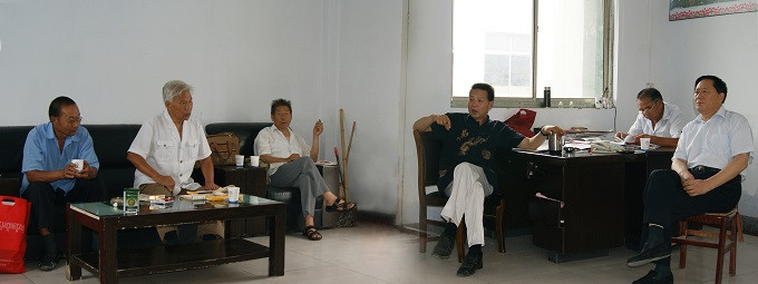 康獻(xiàn)堂會(huì)長(zhǎng)、逵富太顧問(wèn)等與陜西族人親切交談